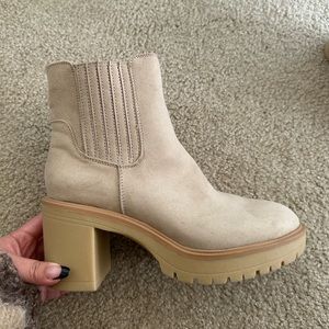 Women's Katrina Platform Boots - Universal
Thread